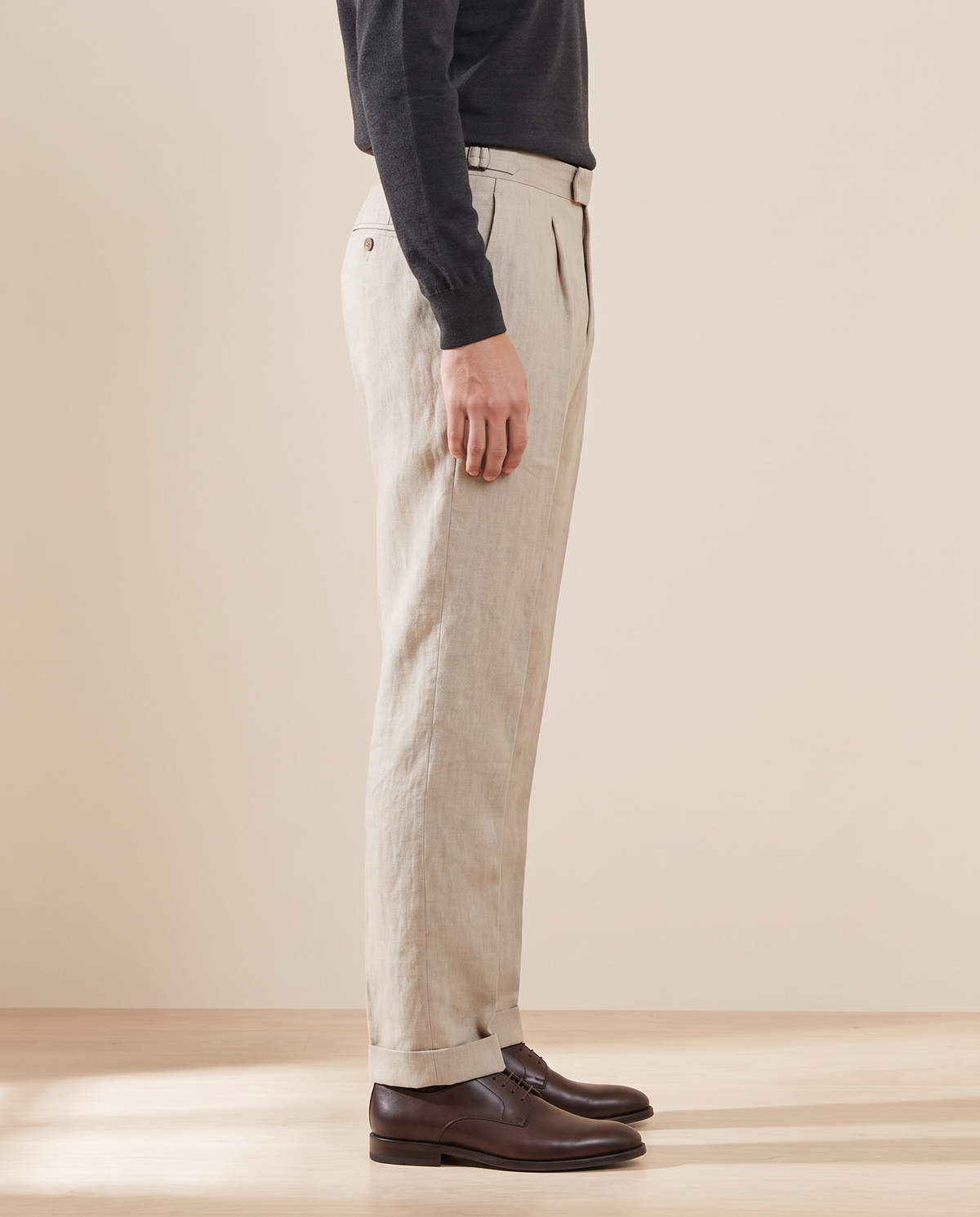 The Somerset pleated linen trousers shown in side profile