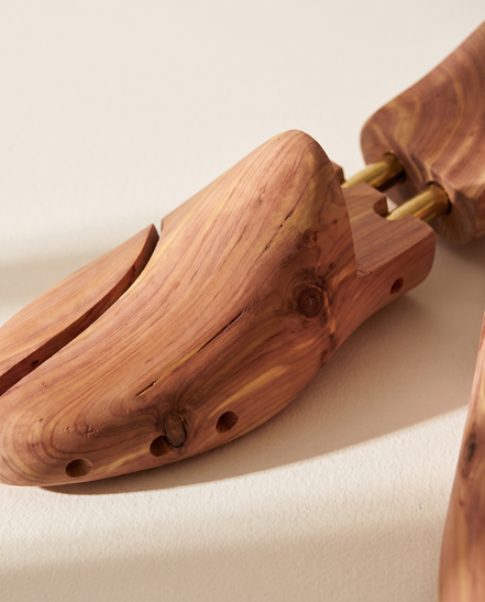 Close-up of the cedar grain on the shoe tree toe block