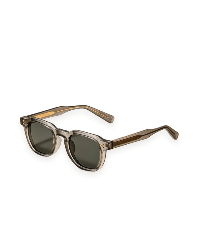 The Kingsley Round Sunglasses in Smoke