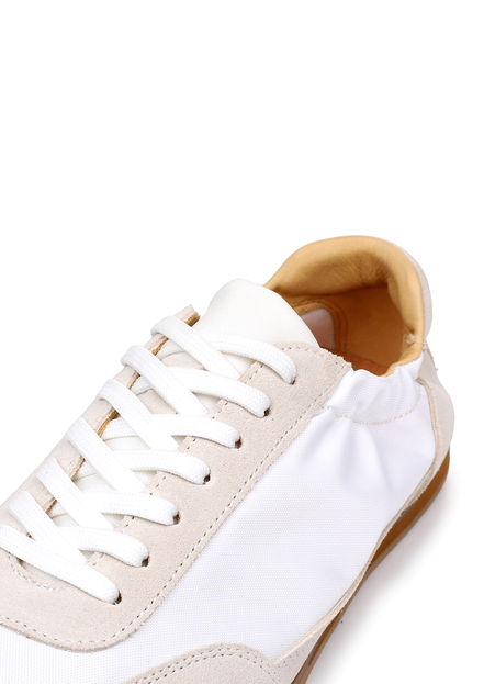 Close-up of the elasticated heel collar on The Petersham